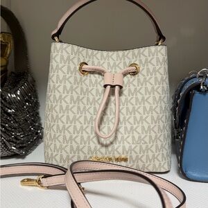 Michael Kors Cream and Pink Bucket Shoulder Bag